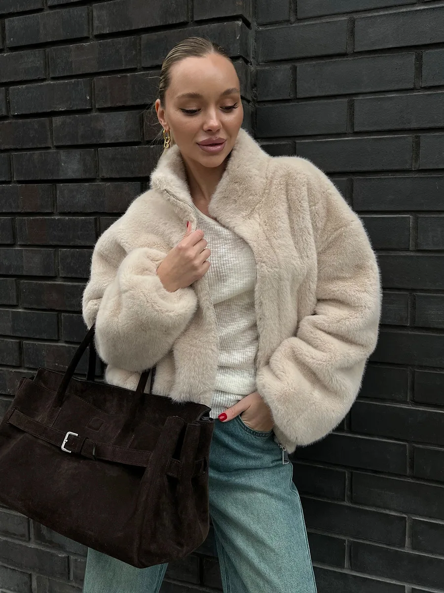 

Women's Beige Faux Fur Jacket 2025 Fall Winter Stand-Collar Zipper Short Coat Warm & Loose Fluffy Outerwear Casual Plush Top