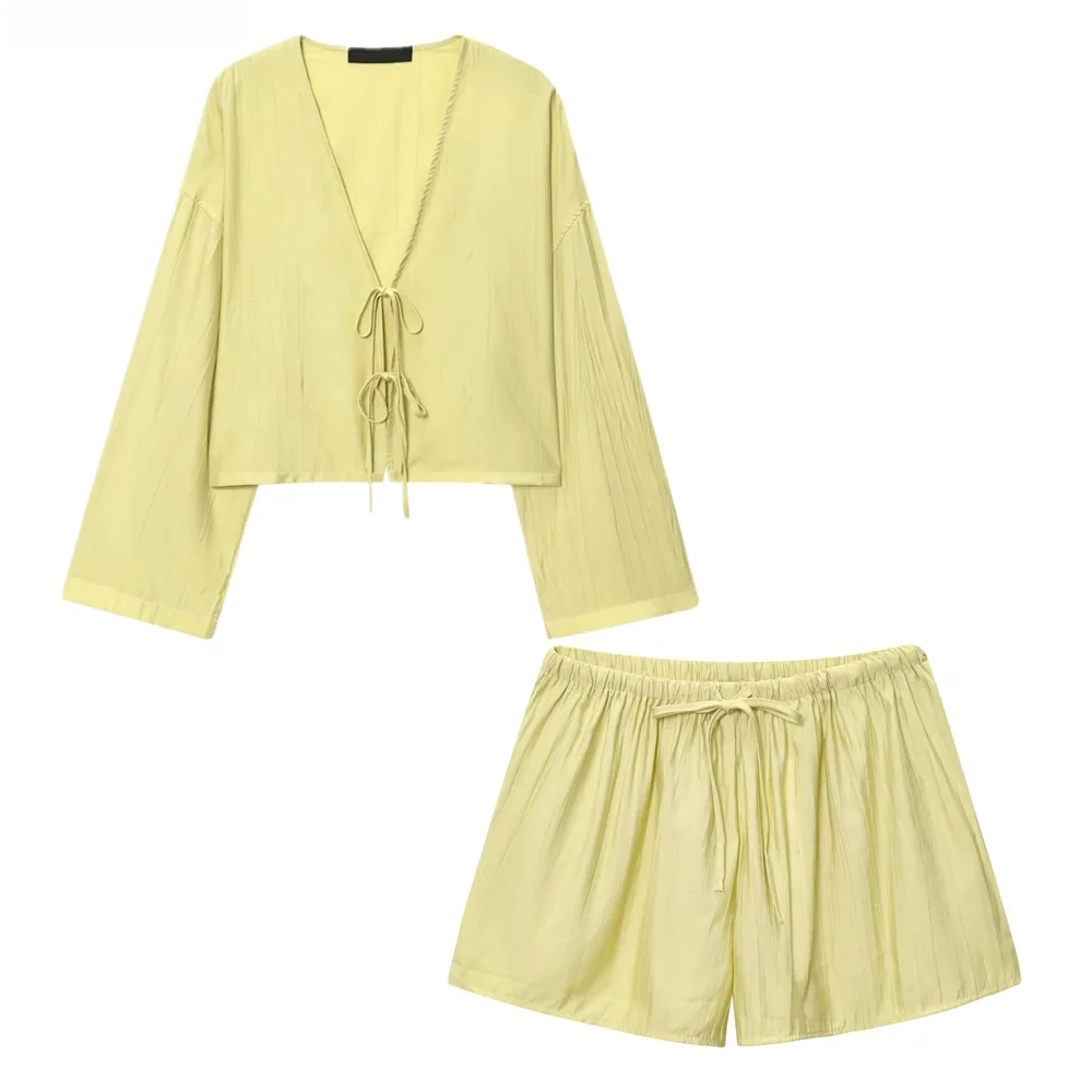 

2 шт. 1 комплект 2025 Женская хлопковая льняная рубашка с v-образным вырезом и бантом спереди + прямые мини-шорты с эластичной резинкой на талии желтого цвета
