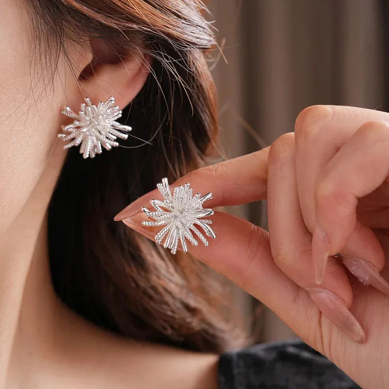 

Silver Needle Zircon Flowers Ear Studs Personality All-Matching Earrings Luxury Jewelry Gift Party