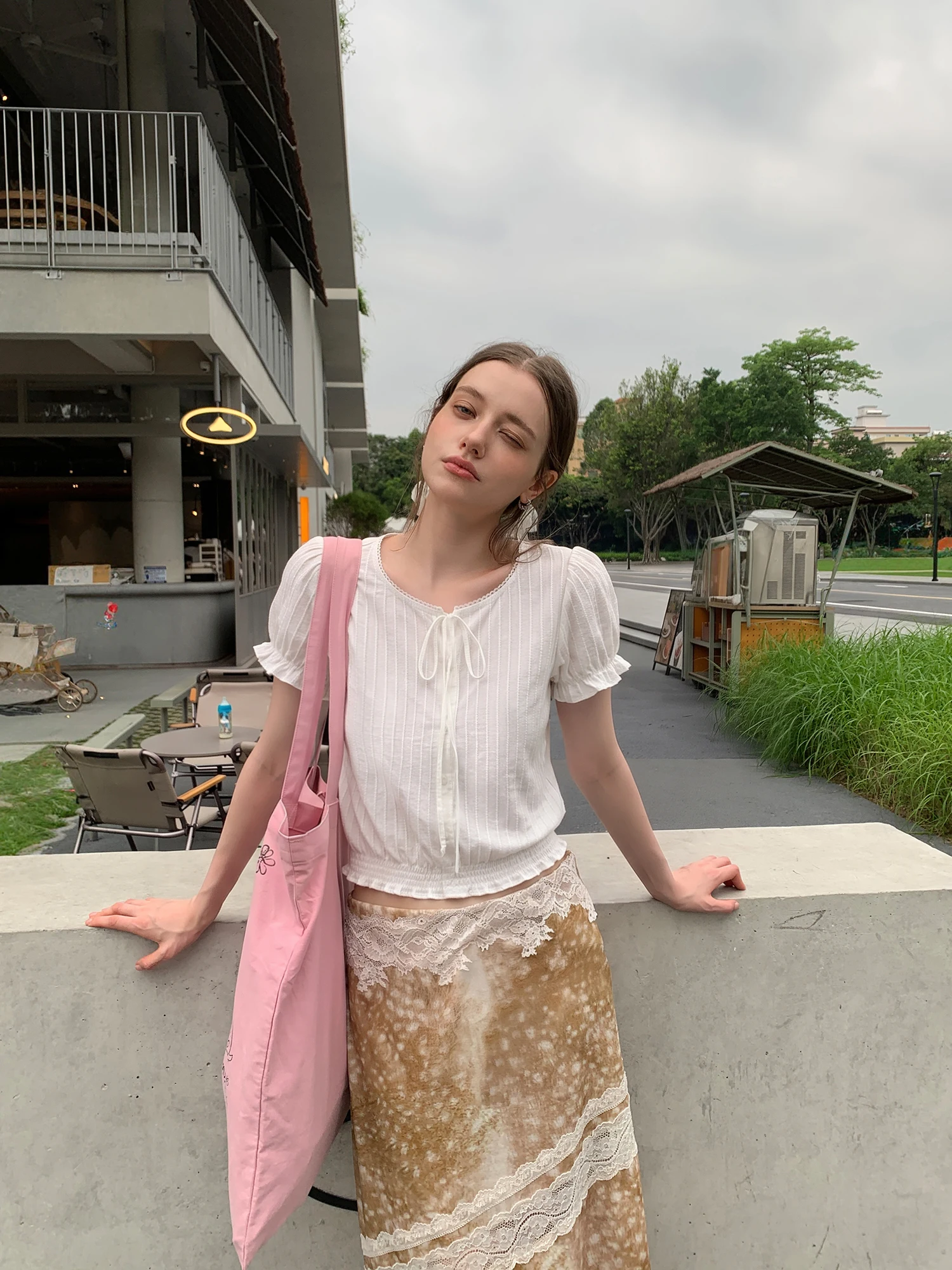 Crucreamsu Bubble Sleeve Short Shirt Women Summer round Neck Waist Cinched Short Top French Style Universal Fit Bore Shoulder...