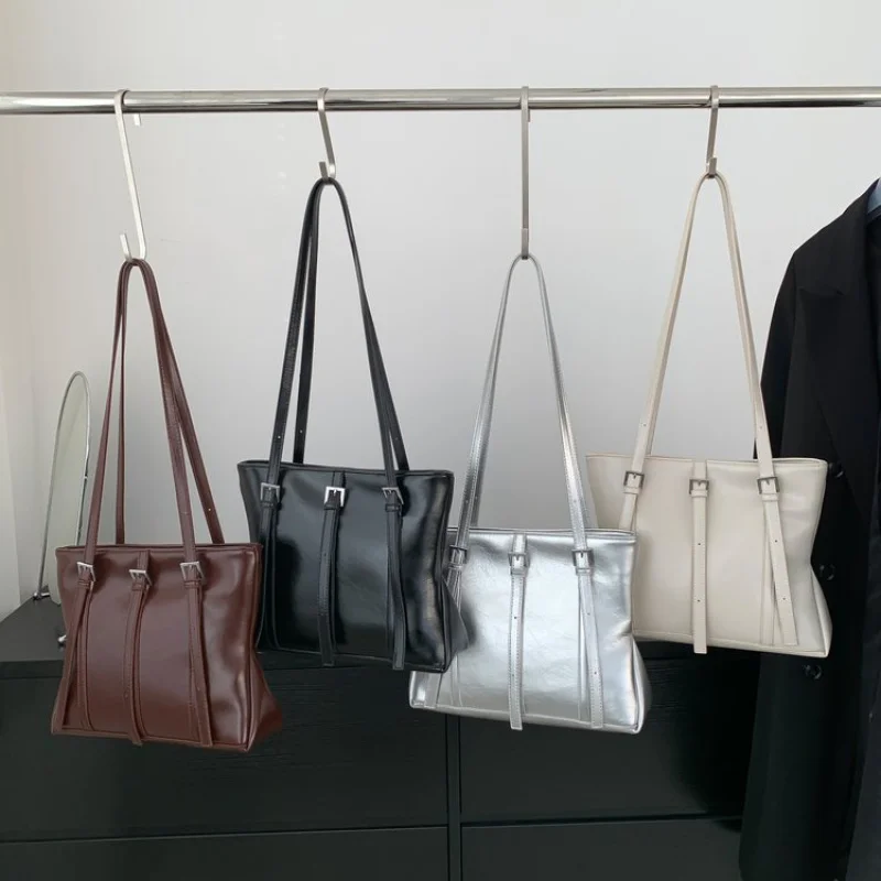 

Elegant Vintage Style Shoulder Bag For Women Crafted From Premium Leather For A Classic Look