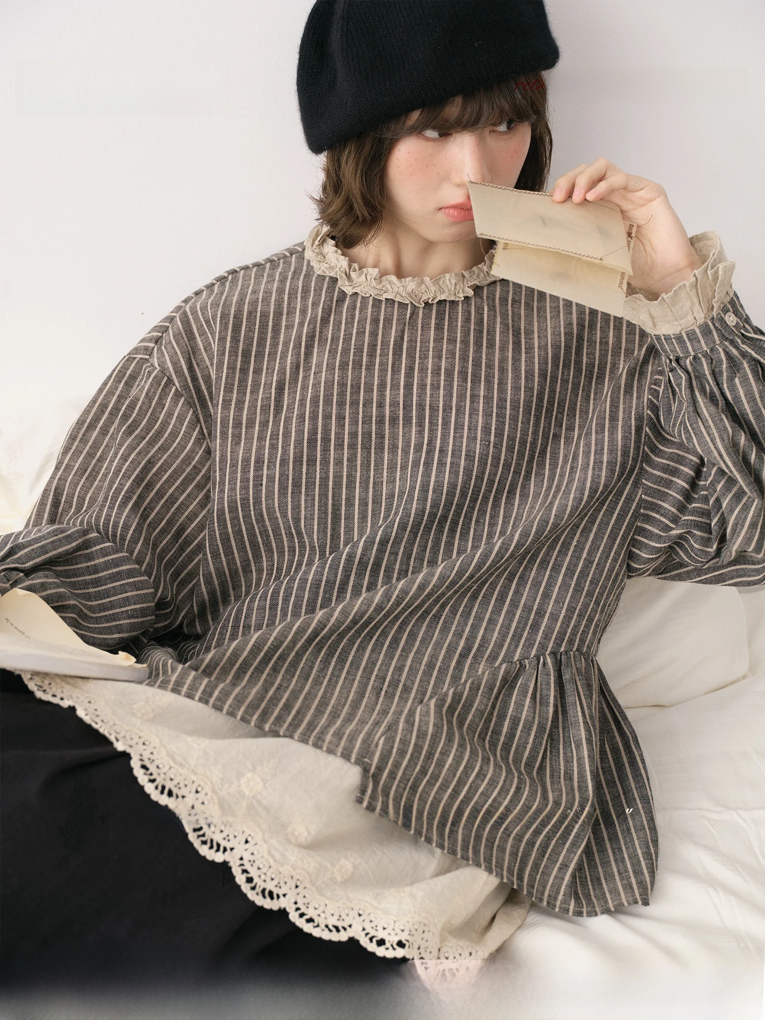 

Женский топ Artistic Long Sve irt Loose Fit в полоску с кружевным подолом из смеси хлопка и льна Lantern Sve для осеннего сезона