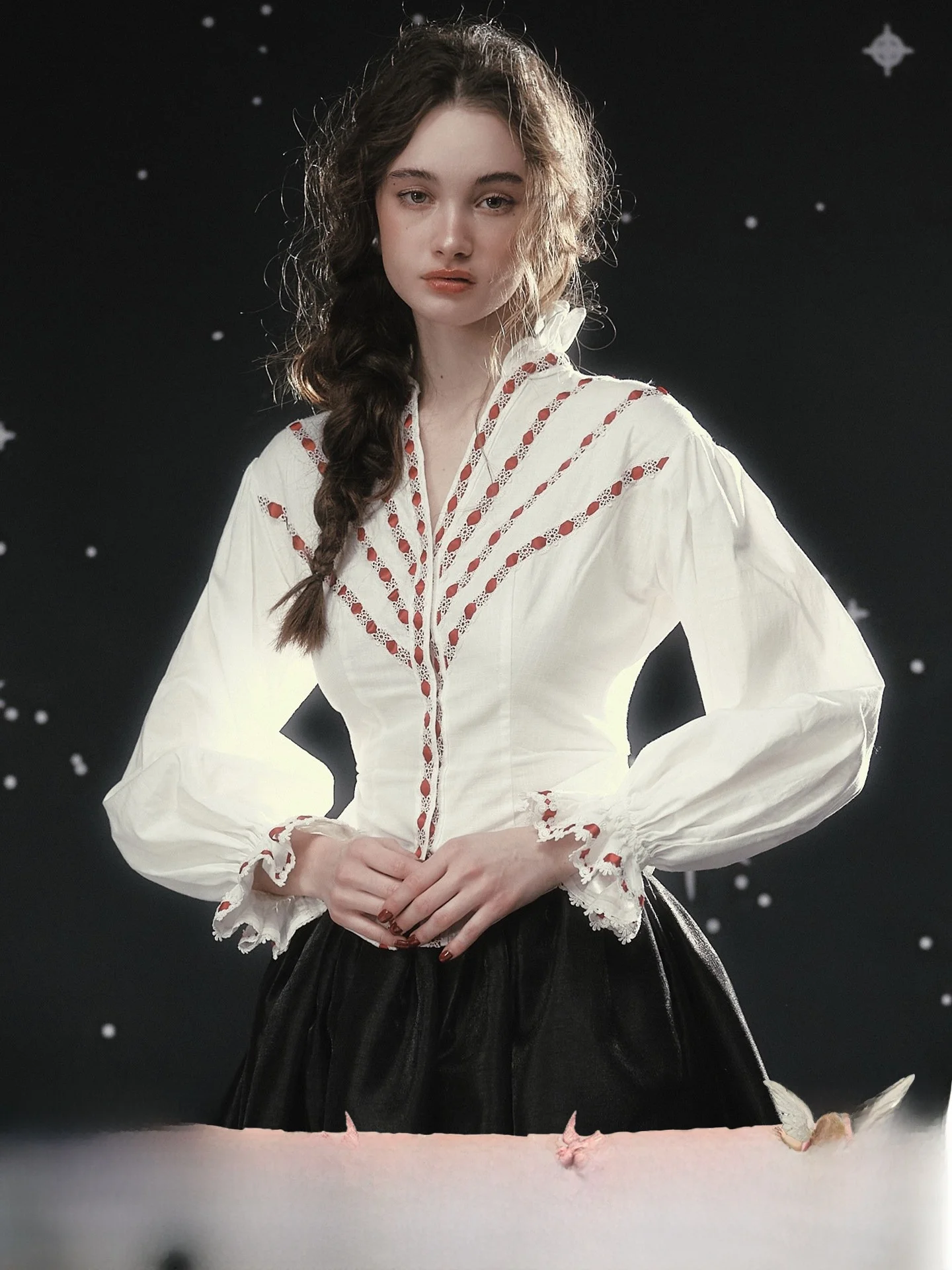 

Французская хлопковая женская блузка с длинным рукавом, базовый слой, кружевной дизайн, зимняя белая блузка с эффектом утяжки на талии