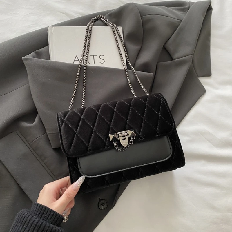 

Новая модная бархатная стеганая сумка через плечо для женщин, квадратная сумка на плечо с ремешком-цепочкой, удобная и текстурированная универсальная сумка на цепочке