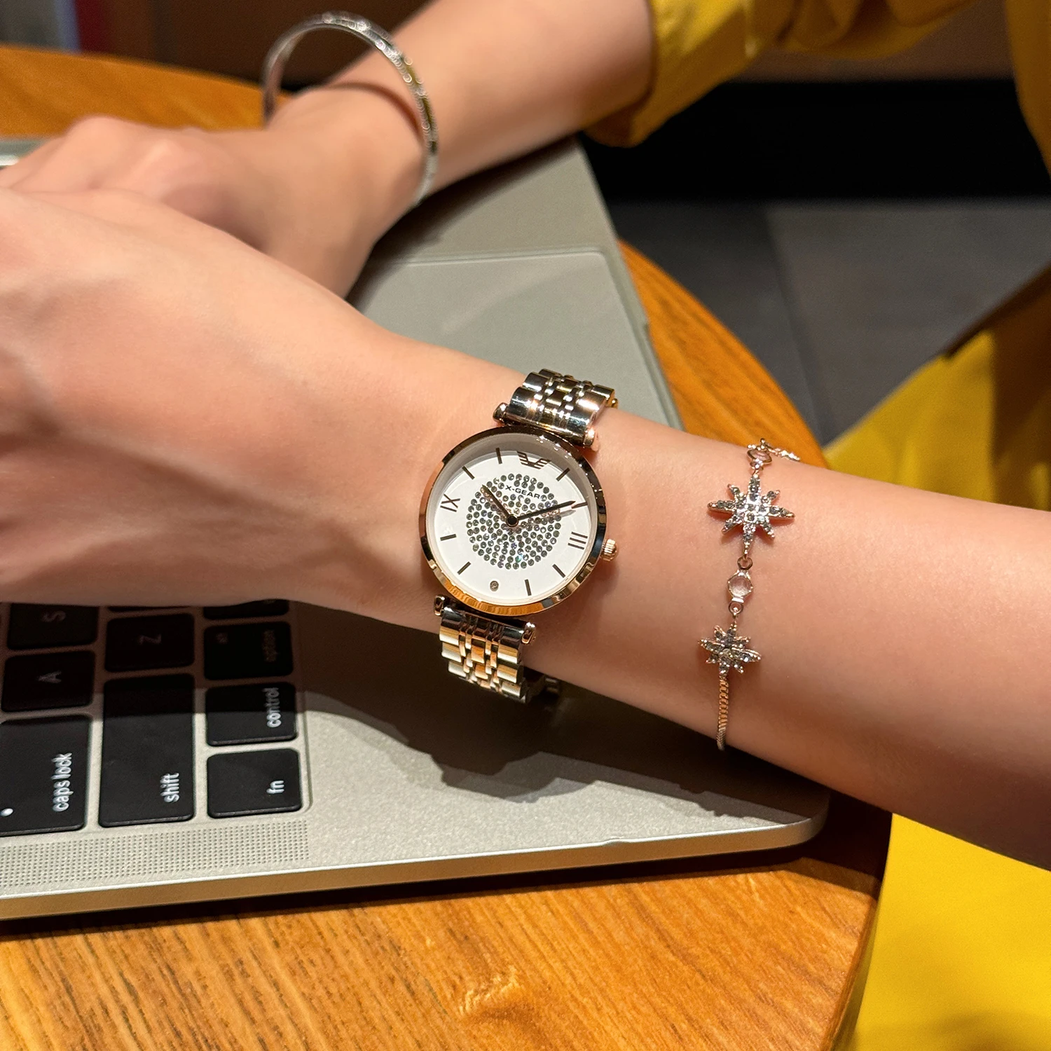 ساعات الزوجين الجديدة – حزام من الفولاذ المقاوم للصدأ، هدية أنيقة من الكوارتز التناظرية له ولها