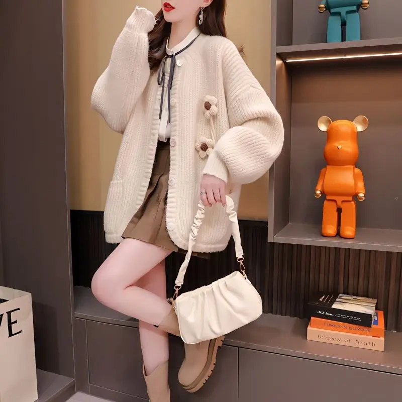 

Flower Decorated Sweater for Autumn and Winter 2024, New Fashionable Loose and Age Reducing Cardigan