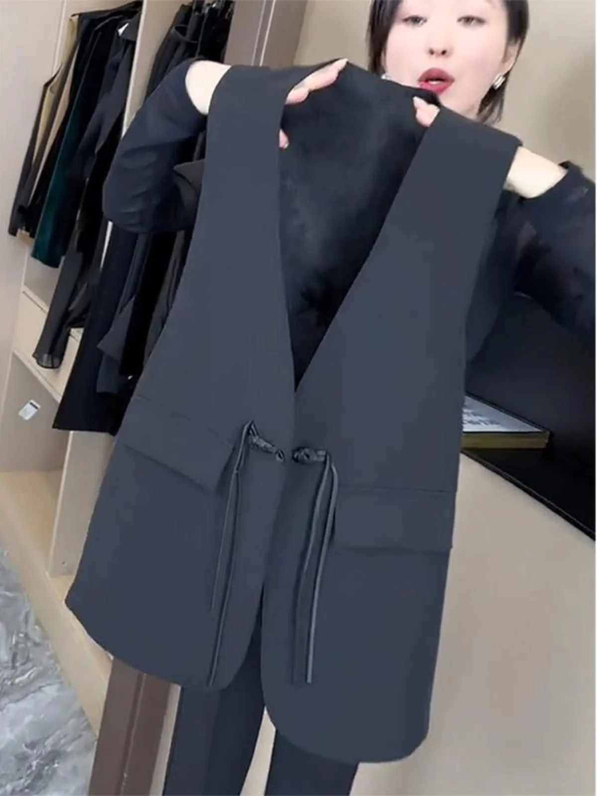 Elegant Vintage Women's Vest 2026 Spring Autumn New Style Fashionable Versatile Outerwear Shoulder Pad Jacket City Commute