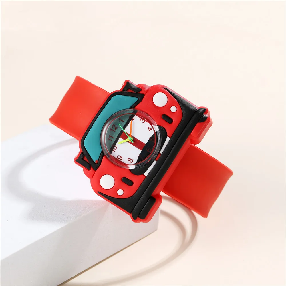 Leuke autostijl cartoon kinderhorloge jongens meisjes studenten kijken
