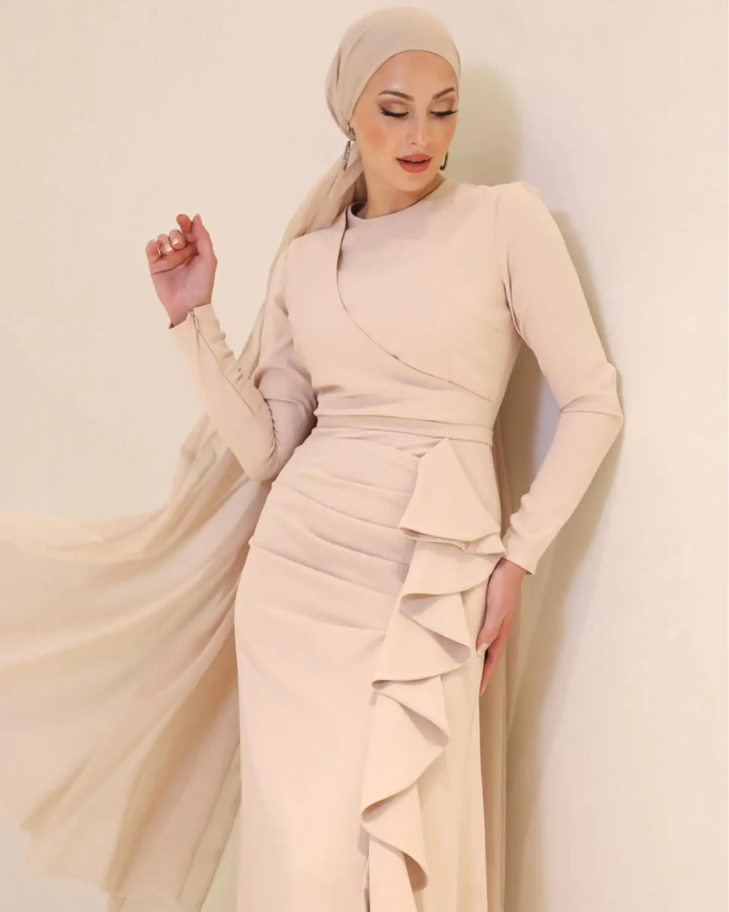 Jirocum O Neck Long Sleeve Muslim Prom Dress Women Hijab Evening Gown Long Satin Floor Length Arabic Special Occasion Dresses