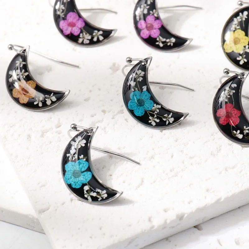 

Уникальные серьги из серии Moon с прессованными цветами, ручной работы, из эпоксидной смолы, с натуральными цветами, милые серьги-луны, аксессуары на заказ