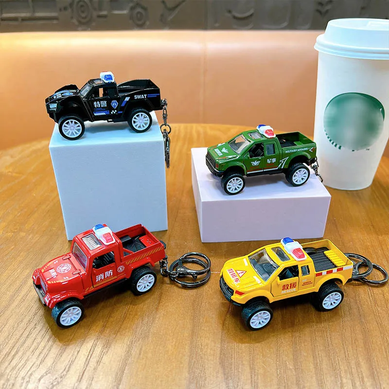 Porte-clés créatif en alliage pour véhicule tout-terrain, pendentif, cadeau exquis, Simulation de moteur de pompier, véhicule de sauvetage, jouet de voiture rétractable