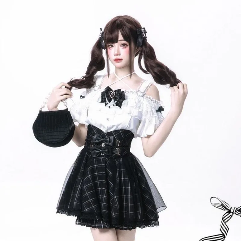 

Новые летние женские рубашки с коротким рукавом в стиле Лолита: универсальные топы в японском стиле с черным бантом и кружевными вставками, блузка