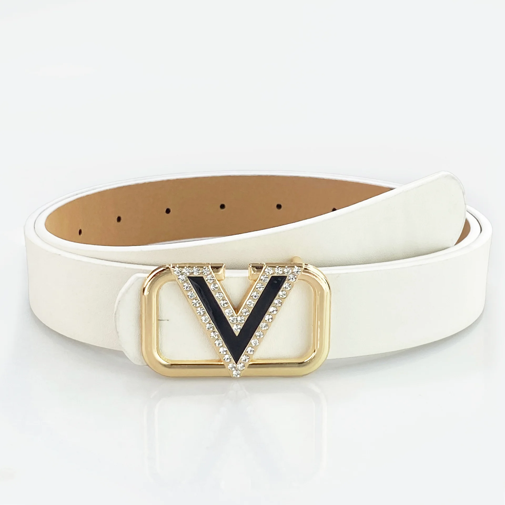 Женский ремень 2025 года с бриллиантовыми буквами и V-образными пряжками с высококачественным и модным поясом для женщин