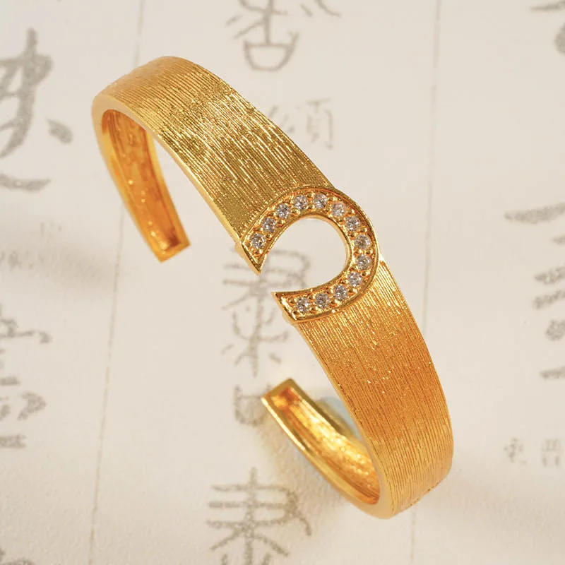 

Auspicious Meaning Brushed Diamond Horseshoe Bangle For Women 24K Gold AU999, horseshoe attracts wealth and good luck