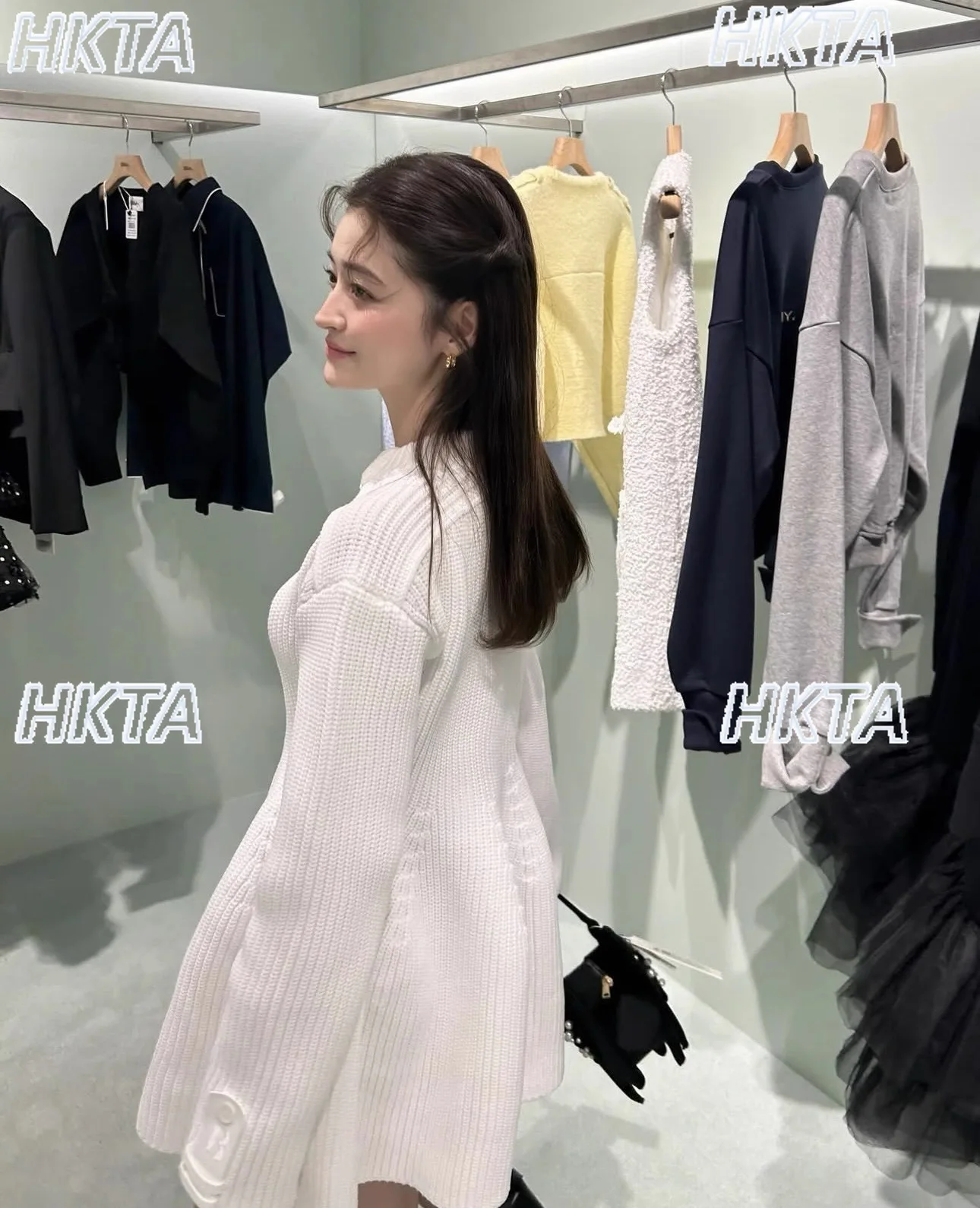 일본 출퇴근용 2025 겨울 신상 루즈핏 단색 니트 드레스 스윗 웨이스트 라운드넥 긴팔 A라인 스웨터 드레스 여성용