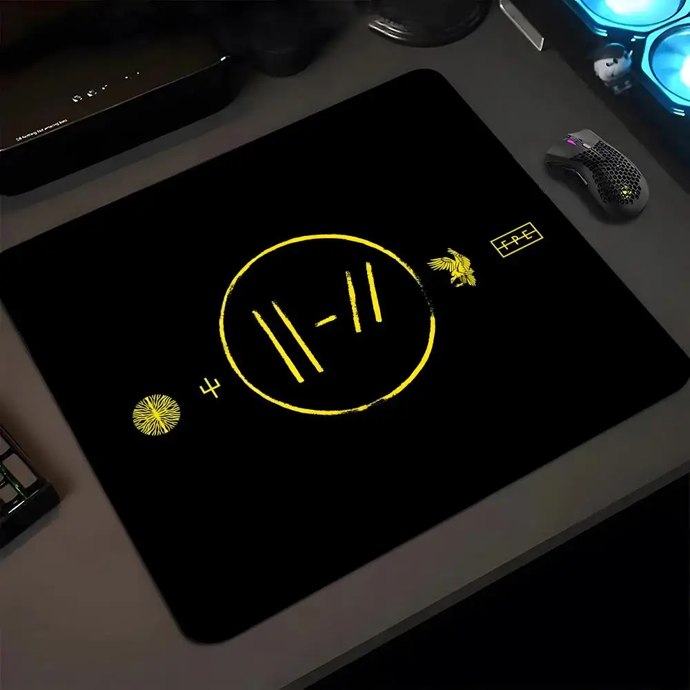 

T-Twenty One Pilots Mouse Pad 18x22cm Small Rug Keyboardpad Lock Edge Deskpad kawaii Desktop Protection Mats