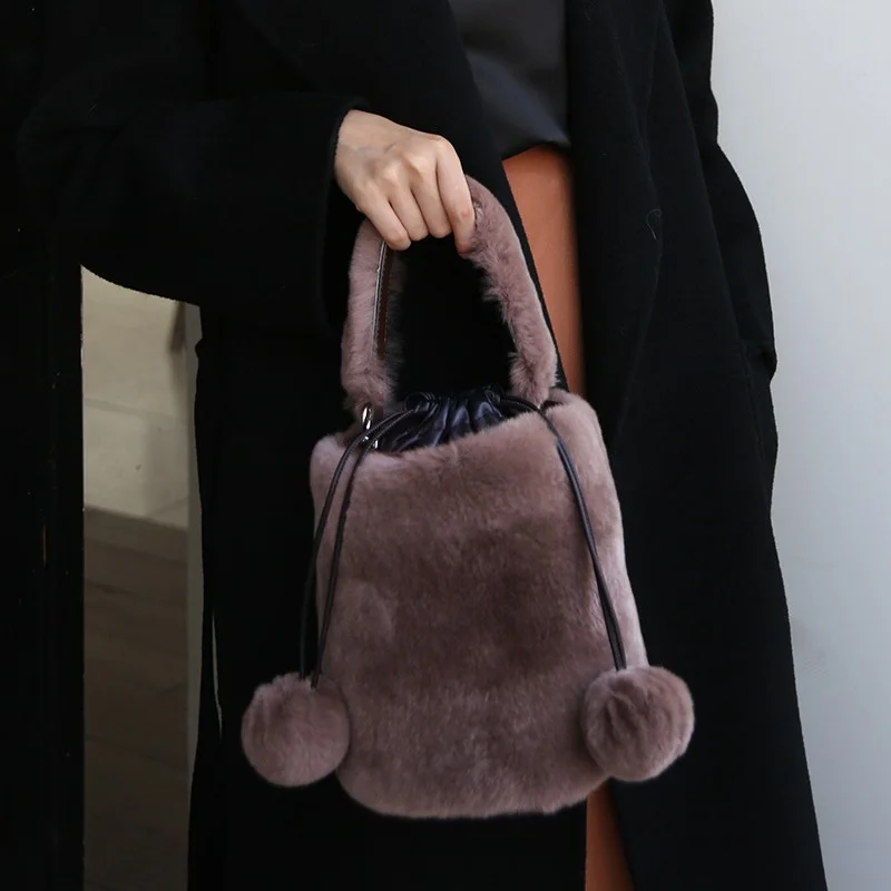 

Women's Luxury Plush Bucket Bag High Quality Real Rex Rabbit Fur Shoulder Fur Bag Chain Decoration Can Crossbody Fur Bag