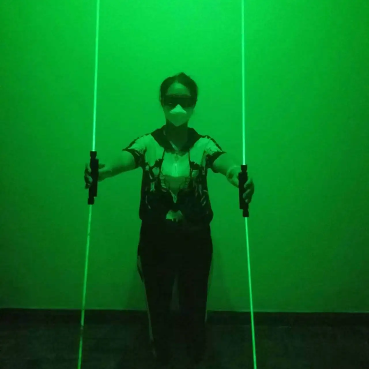 Green light 532nmLaser flashlight Double head laser light dance laser spotlight show laser sword lighting props party lights view 5