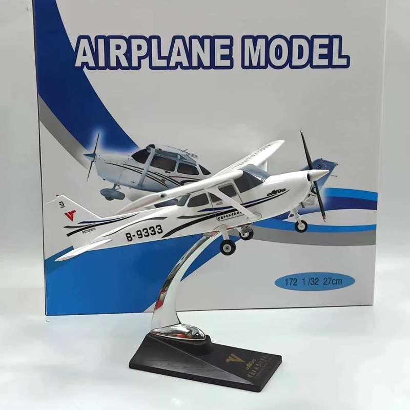 28CM 1:60 Scale Classic CESSNA 172 SKYHAWK Model with base and