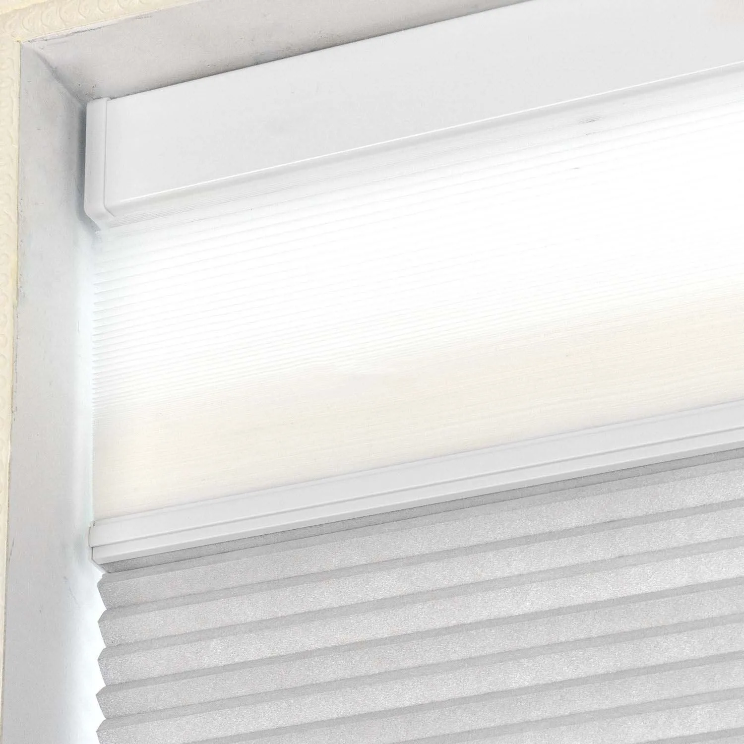Soft Fabric Waterproof Blackout Honeycomb Blinds Child Safe Cordless Dual Layer Day Night Noise Reduction For Window