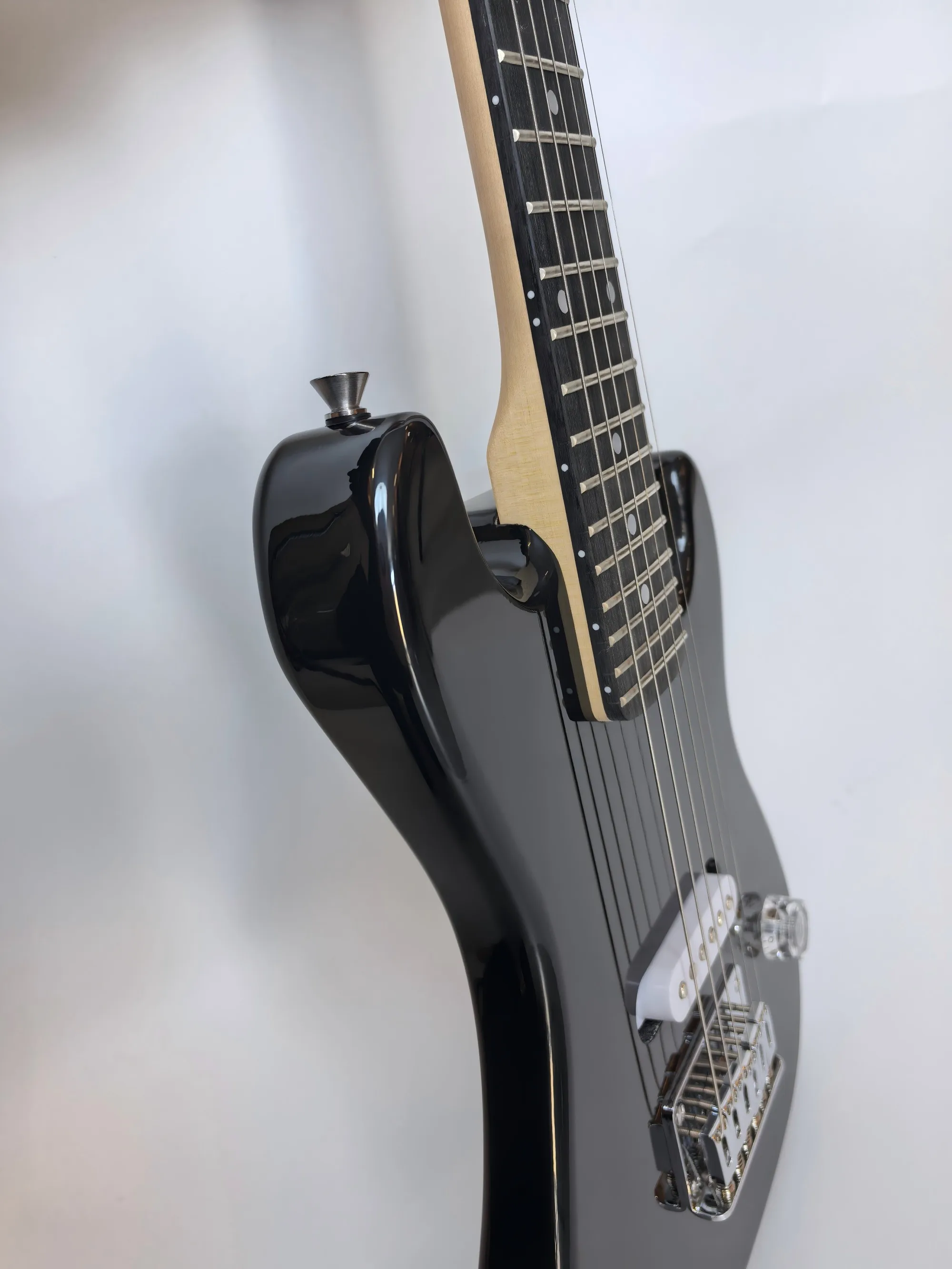 Factory directly selling, customizable, 24-inch mini 6 string electric guitar, Yamaha body, maple neck. In Stock!