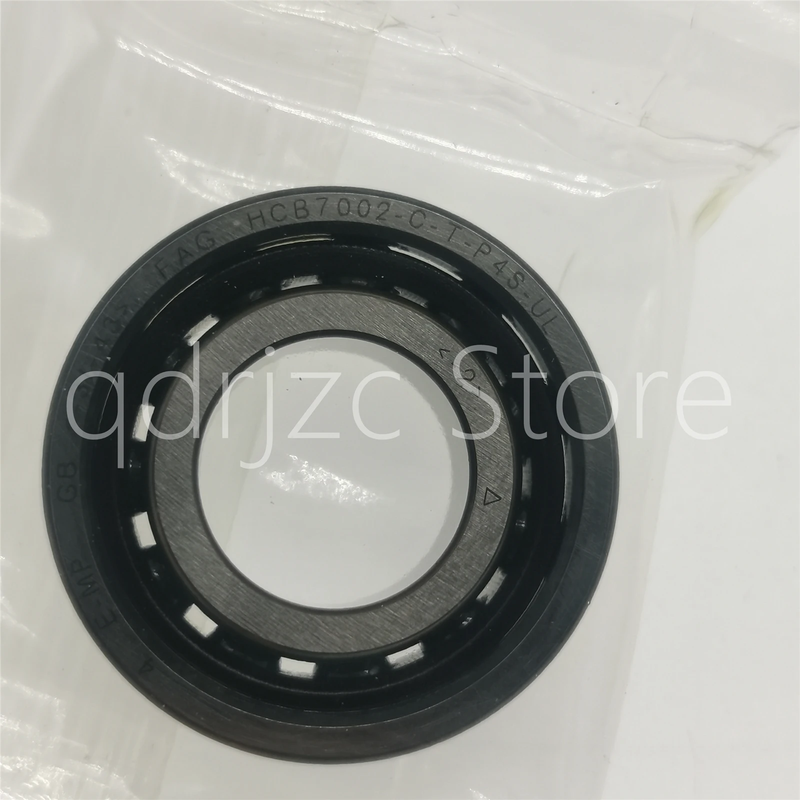 Ultra-precision angular contact ball bearing HCB7002-C-T-P4S-UL