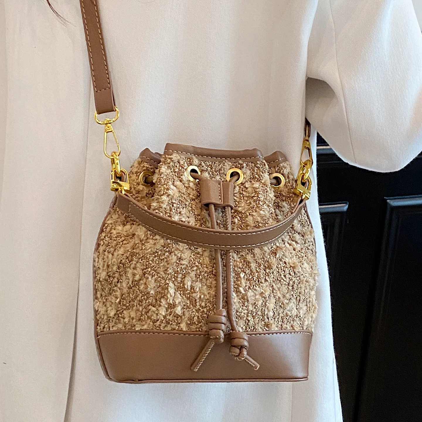 أزياء رقيق دلو حقائب للنساء الصلبة سلسلة التصحيح بو حقيبة يد سعة كبيرة الإناث اليومية التنقل رسول الكتف حزمة