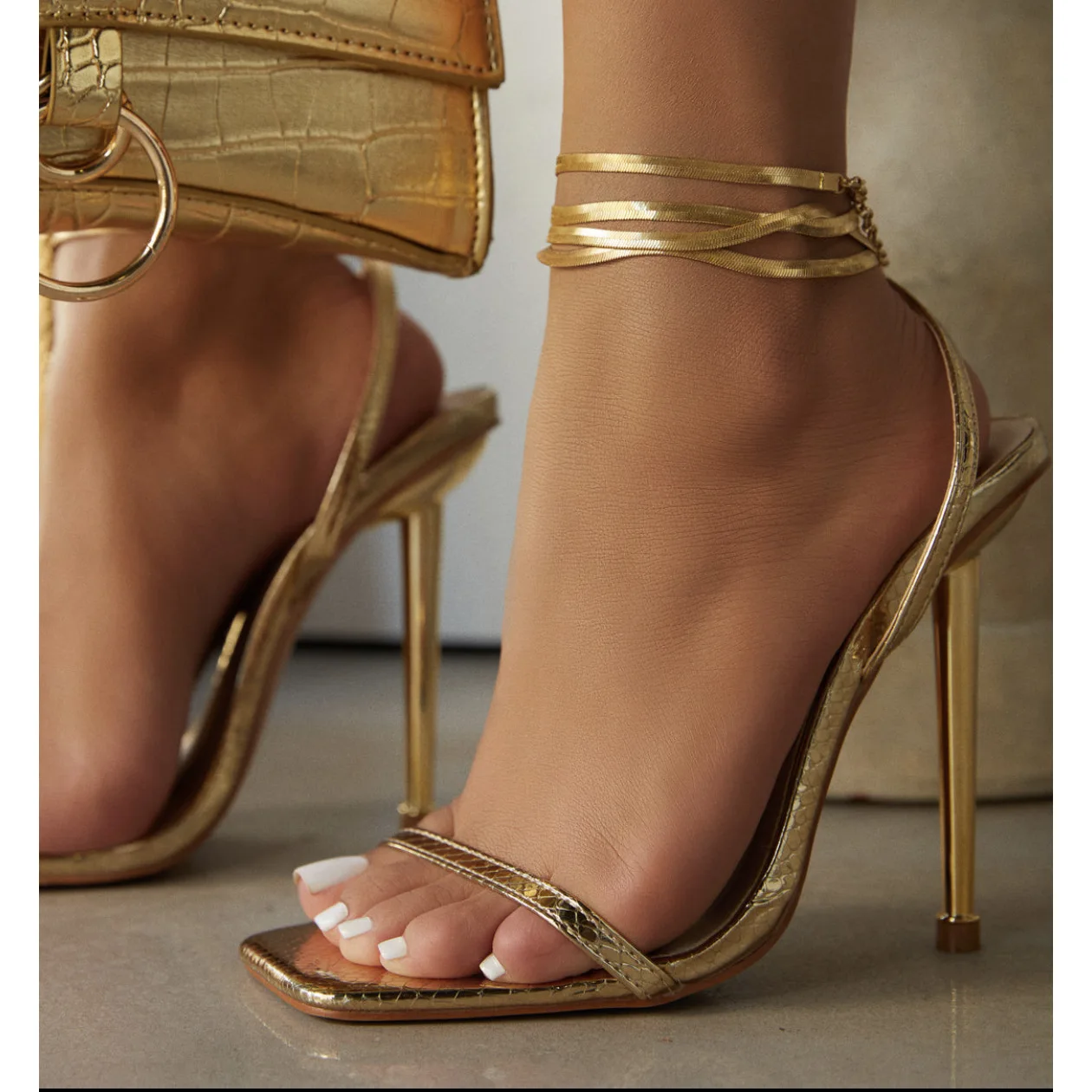 Tacchi da donna sandali con tacco alto in oro Sexy sandali a spillo in metallo con cinturino singolo sottile scarpe con tacco dorato