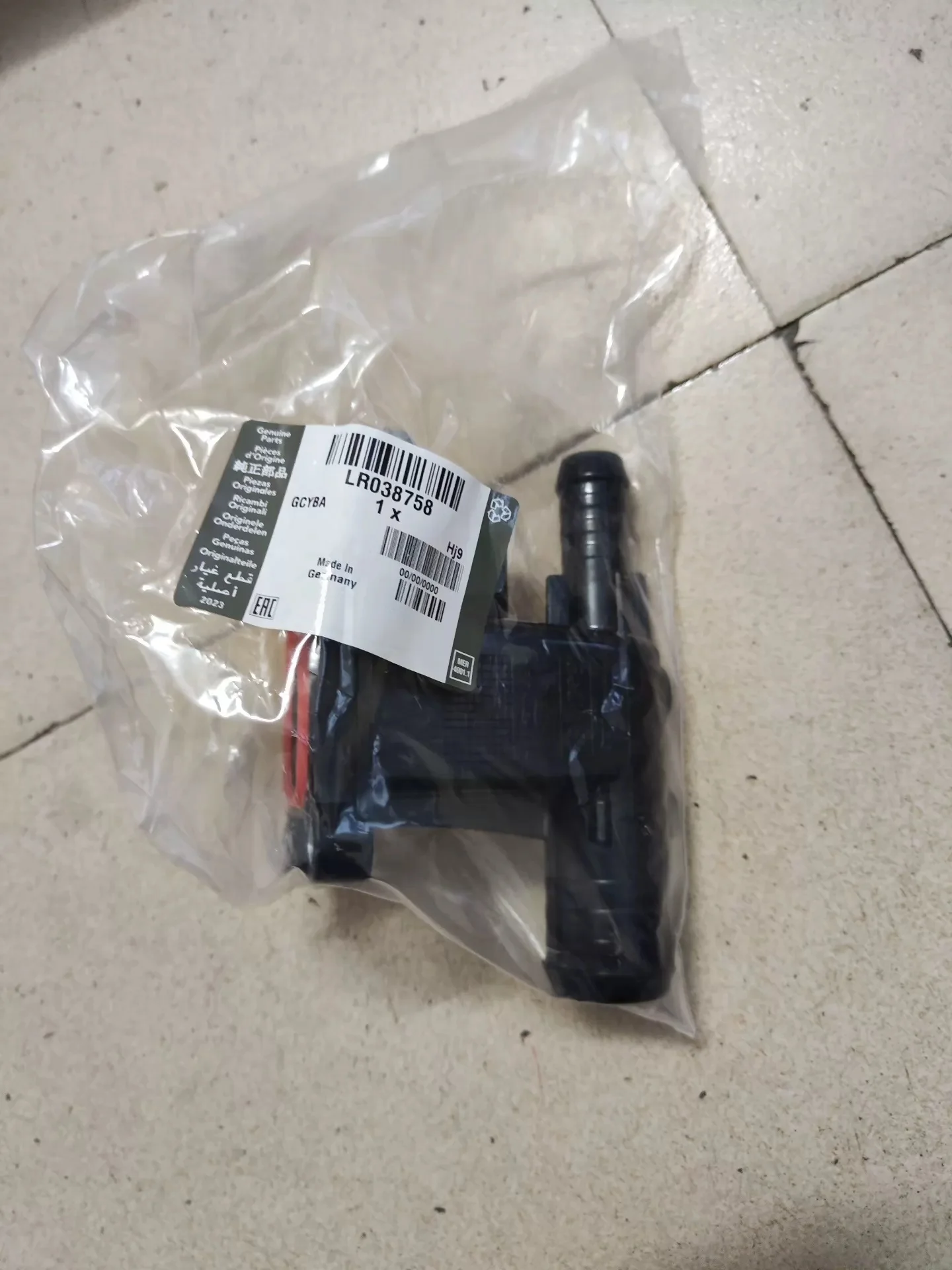 LR038758 LR025564 Engine Cooling Thermostat Interface Water Outlet Connector For Land Rover LR2 Ford Focus Edge 2.0L 2.3L