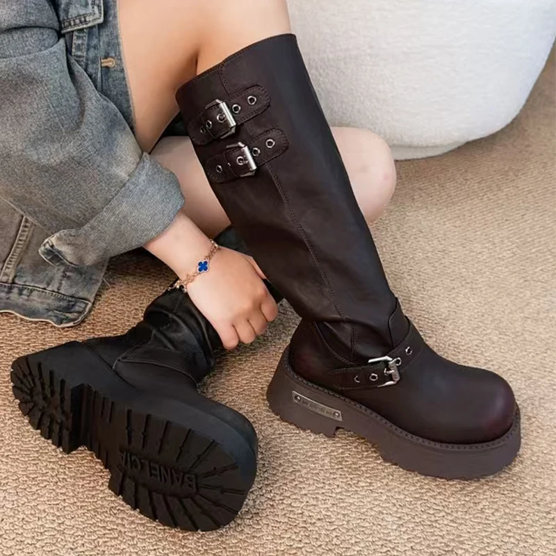 جديد أحذية عالية للنساء الشقق منصة أحذية من الجلد الاتجاه دراجة نارية الأحذية 2025 موضة احذية الجري الثلوج الدافئة بوتاس موهير