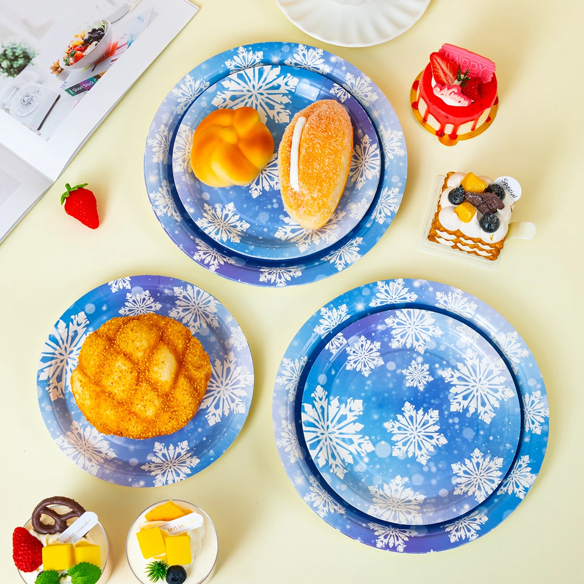 10/25/50pcs Frozen Themed Snowflake Print Disposable Paper Plates, Holiday Party Tableware Decor view 5