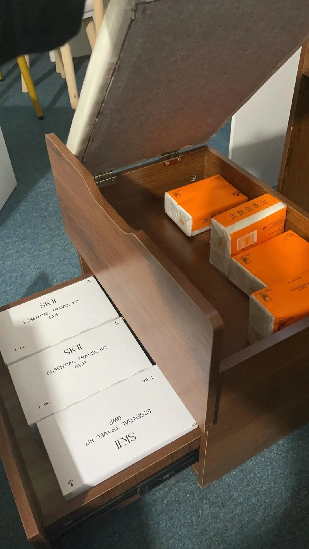 Compact Walnut 3-in-1 Vanity Desk with Top Mirror, Glass Surface & 3 Drawers - Stylish Dressing Table for bedroom