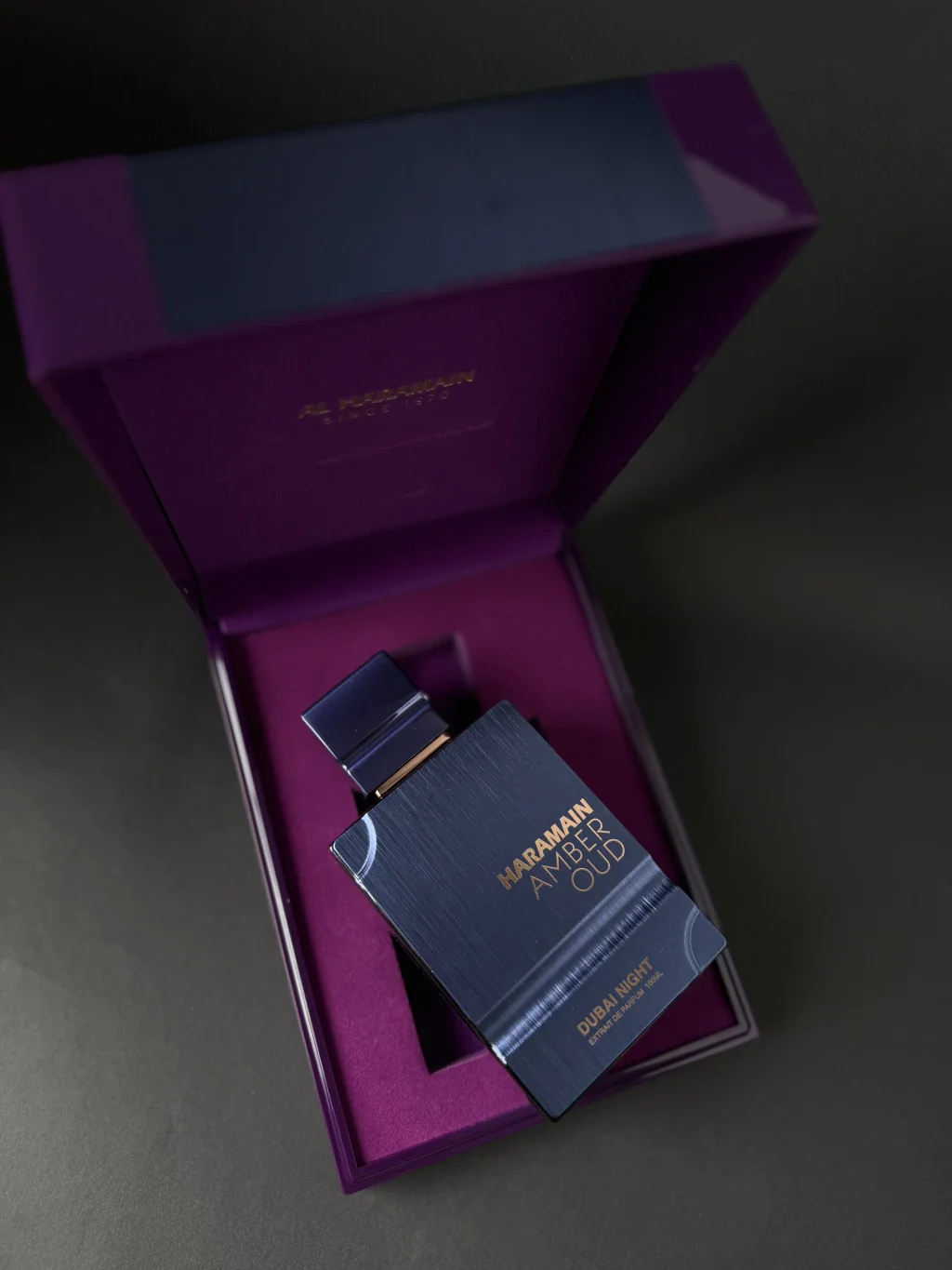 حراميين أمبر عود دبي نايت أو دو برفوم 60 مل |   كهرمان دافئ وروائح خشبية |   عطر يدوم طويلاً
