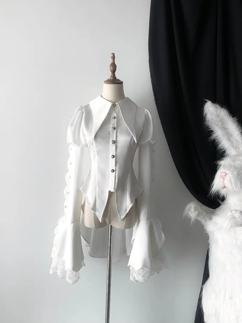 Camicia a coda sottile Lolita originale della sottocultura giapponese Camicia irregolare a maniche lunghe con colletto rovesciato stile gotico retrò palazzo da donna