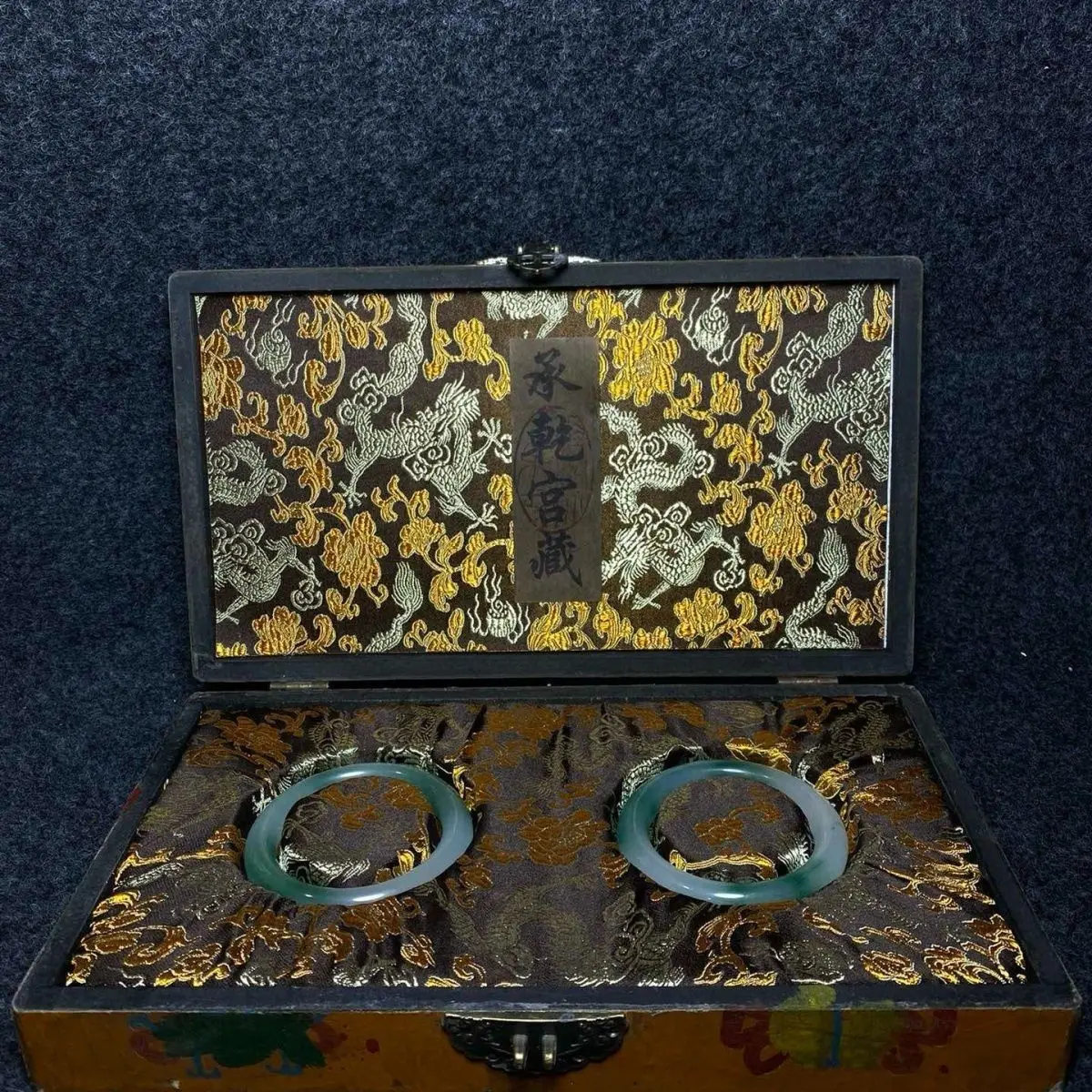 Daqing Qianlong Imperial Lacquer Collection Box Hidden Jade Bracelet Bracelet Size: Inner Diameter 64mm