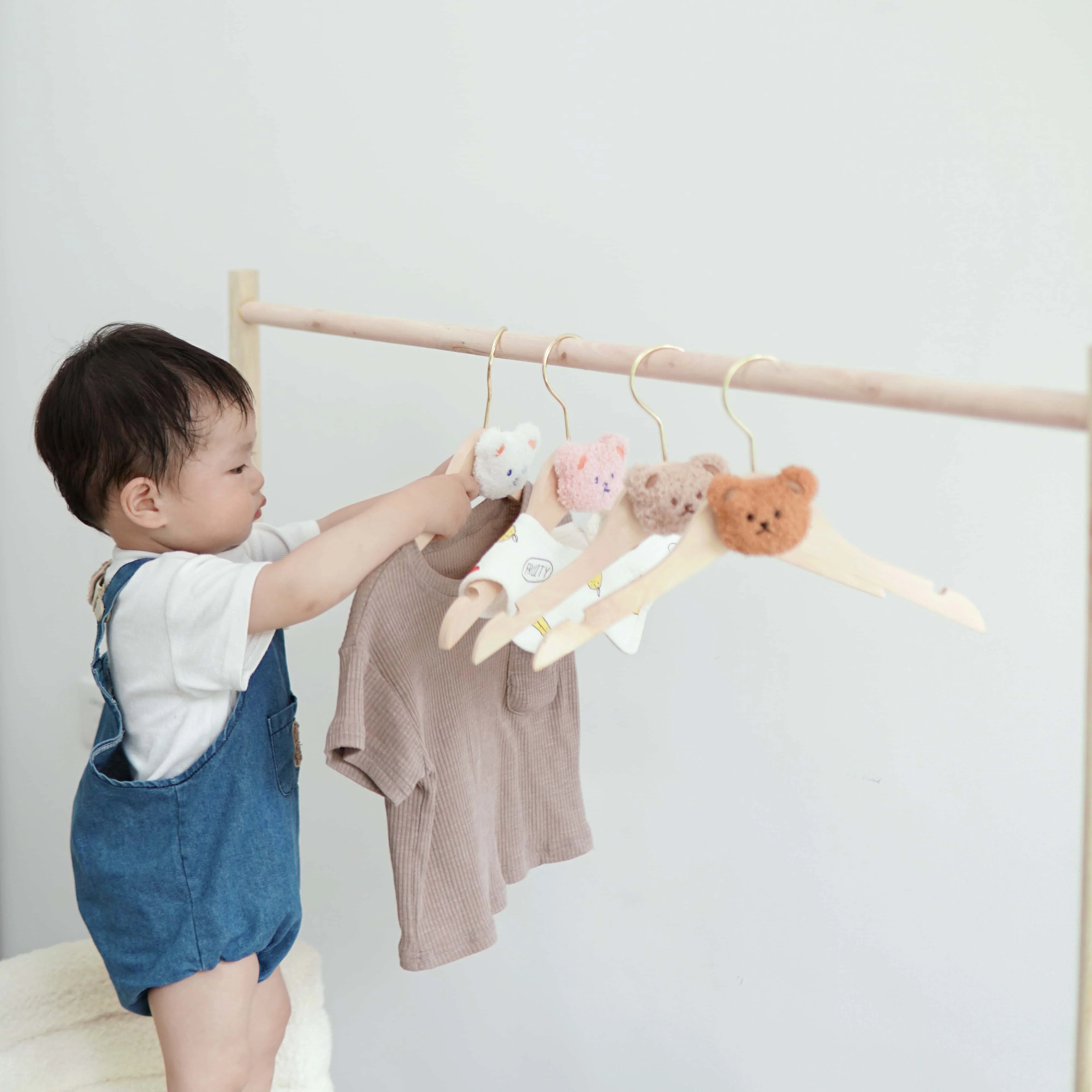 Drying clothes: children, newborns, toddlers, middle and large children, household non-slip hangers