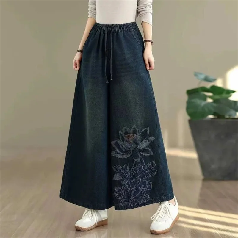 

Новые джинсы с вышивкой лотоса для женщин на весну-осень, модные широкие брюки с эластичным поясом больших размеров, повседневные джинсовые брюки для женщин