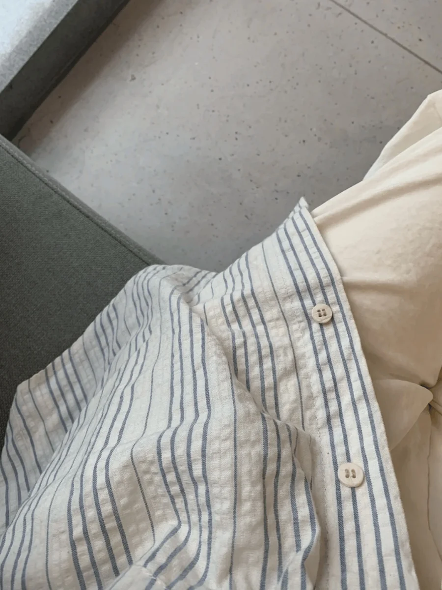 Japońska bluzka w paski, długa, luźna, wyszczuplająca, idealna jako bielizna na jesień dla kobiet o niskiej postaci.