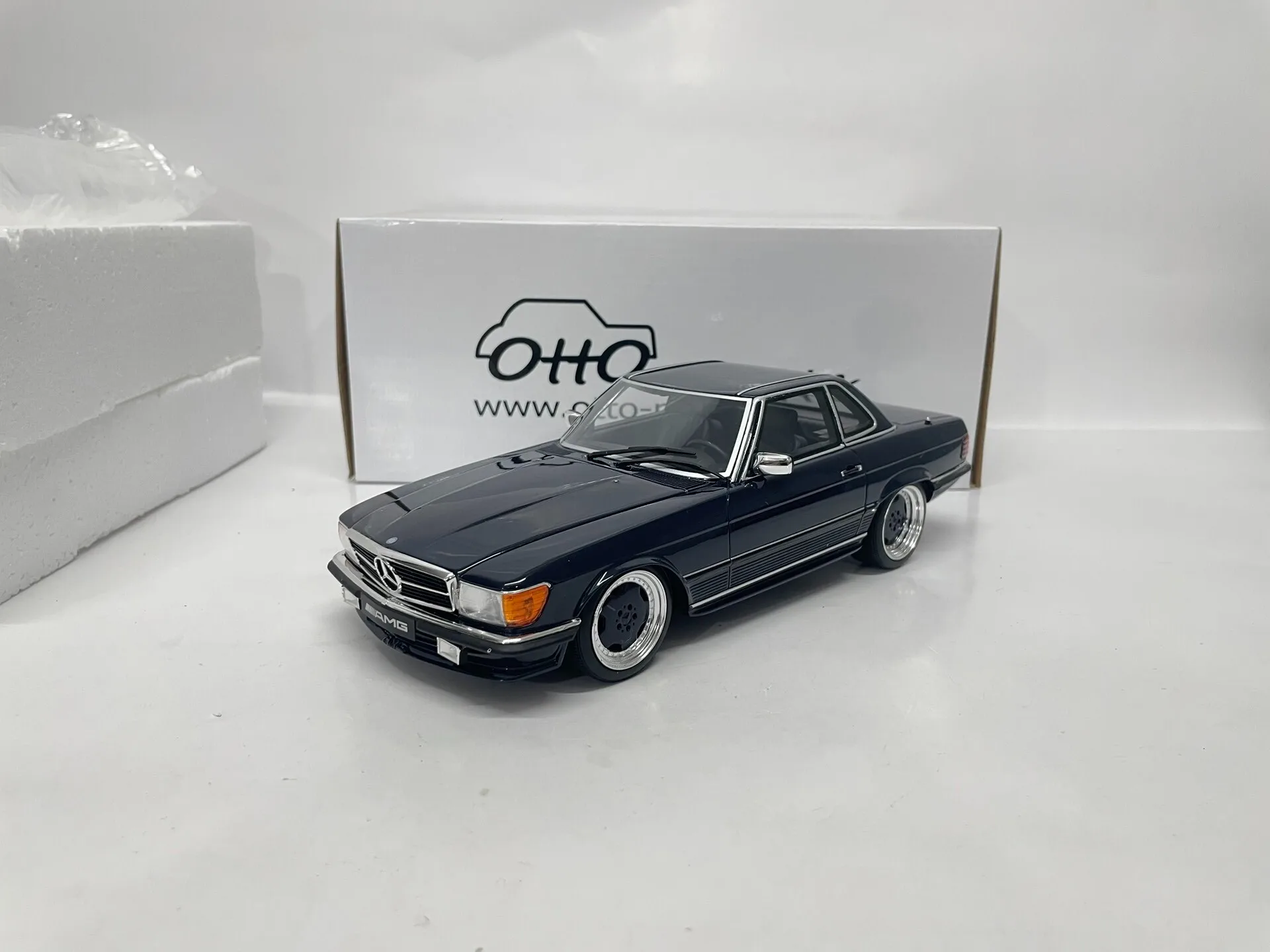 

OTTO 1:18 560 R107 Синяя коллекционная модель автомобиля из смолы и металла, лимитированная серия, статическая модель, игрушка, подарок