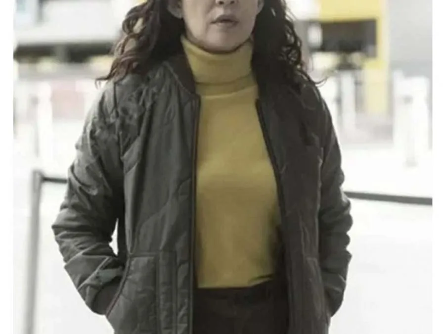 

The store makes its own army-green dark women's casual cotton jacket for autumn and winter