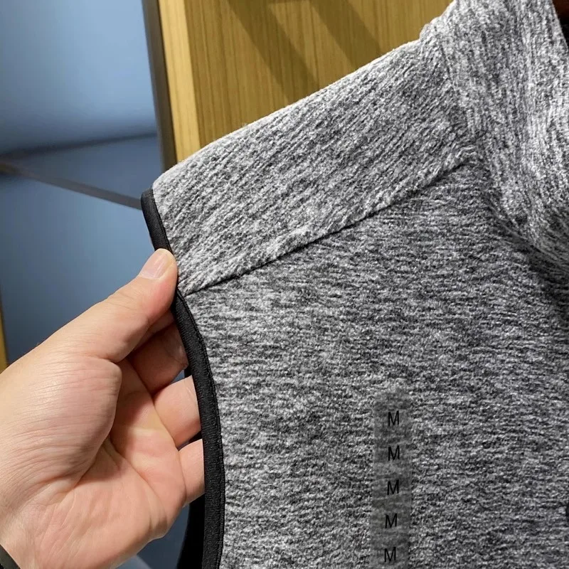 両面使えるFceアウトドアスポーツベスト メンズ 秋冬新作 おしゃれ 多機能 ショルダーパッド付きジャケット