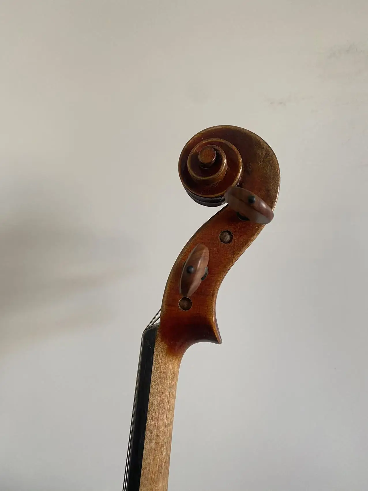 كمان مقاس 4/4 كمان منقوش على شكل نمر طبيعي مصنوع يدويًا من خشب القيقب طراز Guarneri 1742 كمان