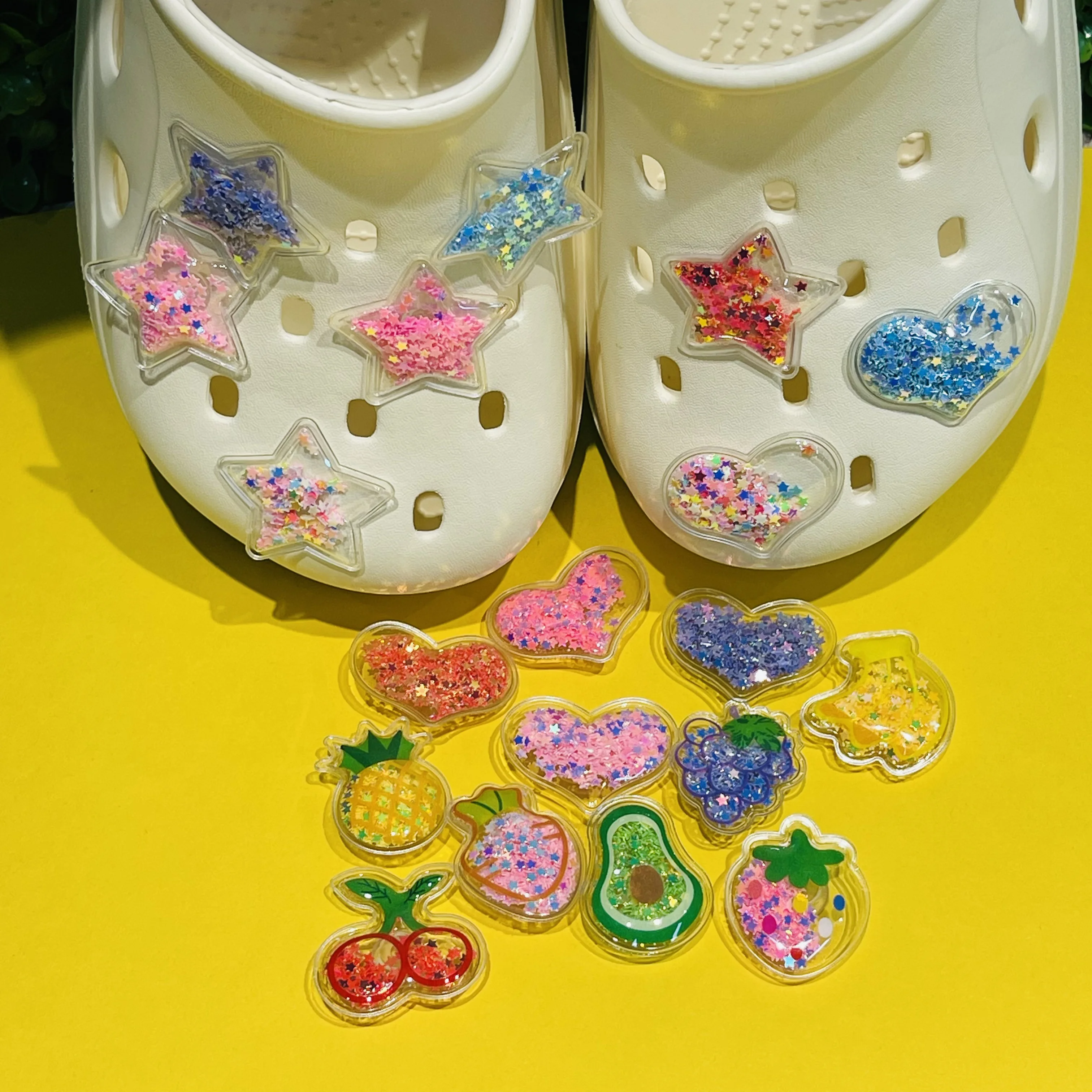 6-19 Stück glänzende, leuchtende Stern-, Liebes- und Frucht-Schuh-Charms aus PVC, DIY-Schuhdekoration, Sandalen-Accessoires, Schnallen für Damen, Partygeschenke