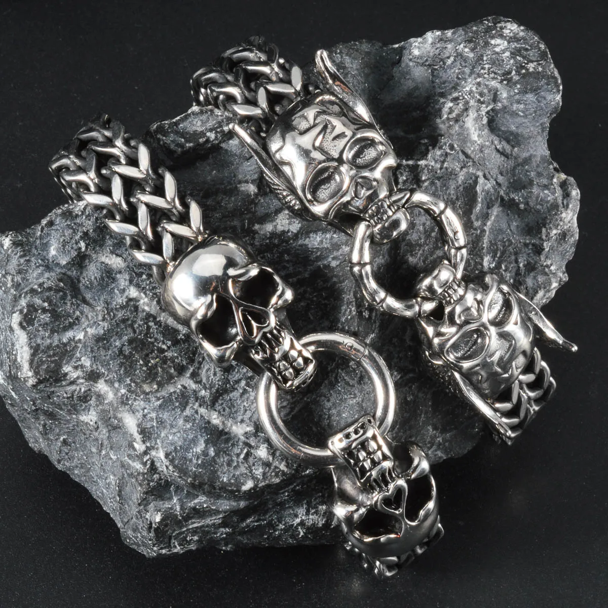 Stainless Steel Skull Bracelet Gothic Punk Bangle for Women Men Trendy Hip Hop Jewelry Gift Horror Style Halloween Accessories