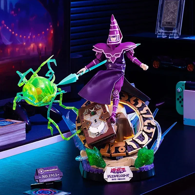 

Yu Gi Oh Dark Magician Строительные блоки Классические фигурки для карточных игр Модель Кирпичи Украшение рабочего стола Дисплей Сборка игрушек для детей
