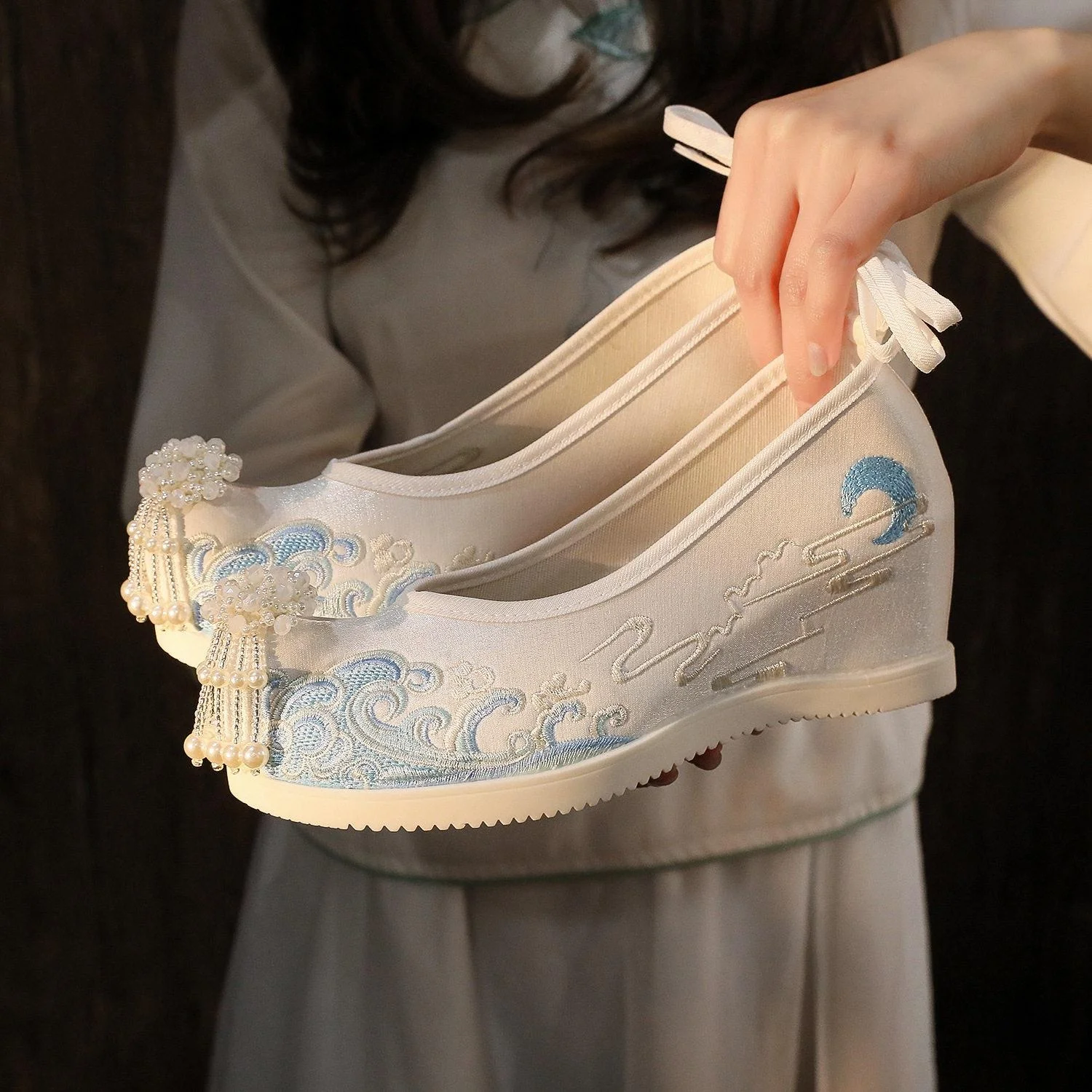 Spring Summer Embroidered Flower Shoes Hanfu Style Women's High Rise Front Shoes Artificial Short Fur Lined Flat Heel Rubber ...