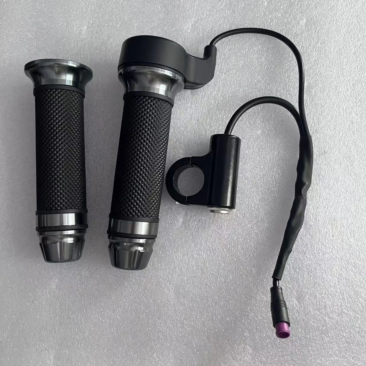 

Electric Scooter Full Twist Throttle for F8 E-Scooter Upgrade Thumb to Twist Accelerator Handle Replacement Accessories