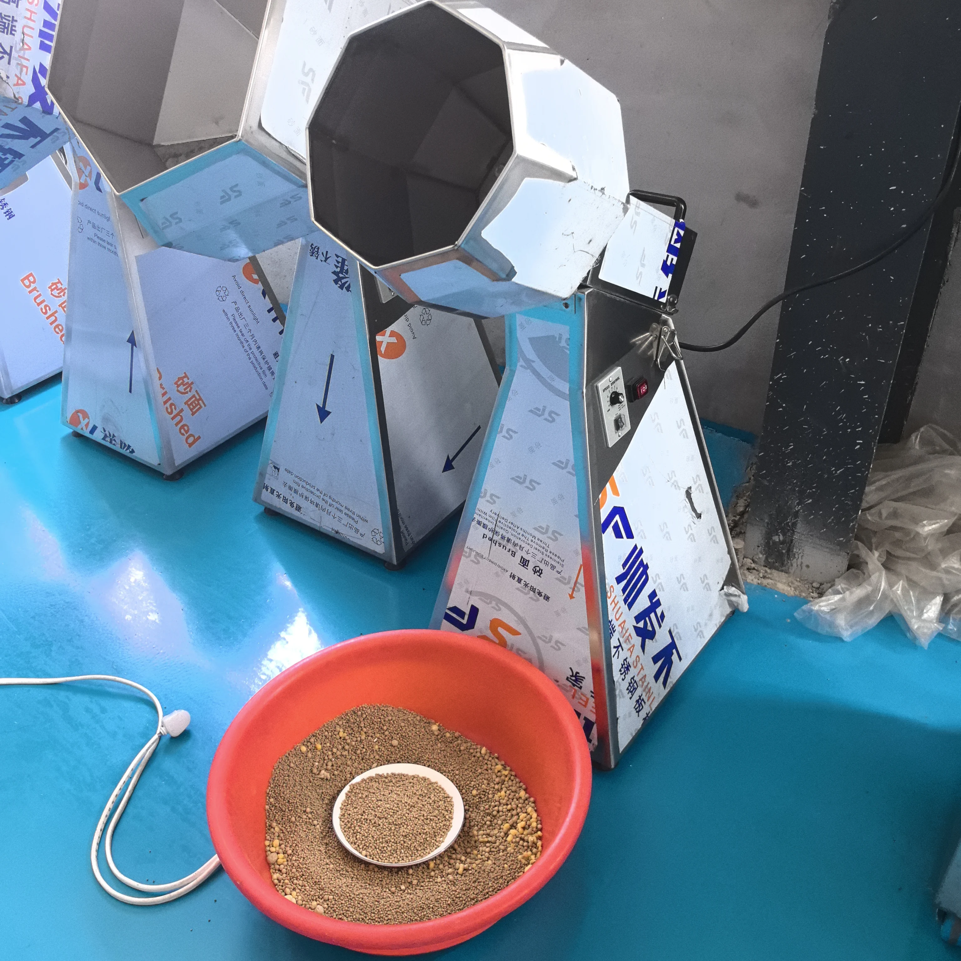 Licuadora octogonal de patatas fritas picantes, máquina de condimentos, equipo de mezcla de maní, máquina de recubrimiento de condimentos