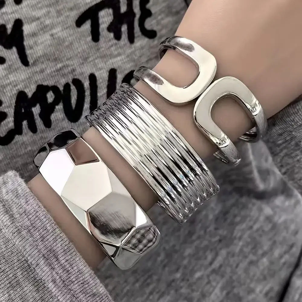 Fashionable minimalist wide version exaggerated women's bracelet  high-end feel light luxu 2026ry jewelry party new