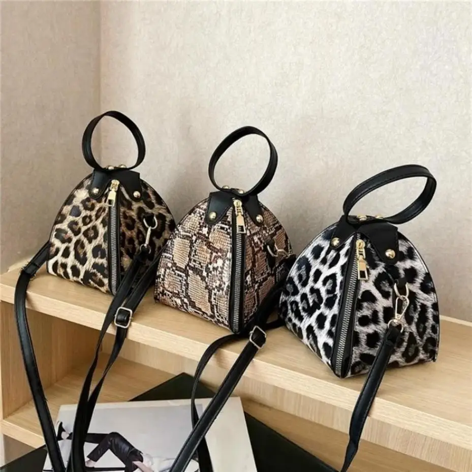 

1 Pcs Korean Women's One Shoulder Handbag Various Styles Cute Wallet Purse Wave Portable Triangle Bag Korean Fashion Girl Bag